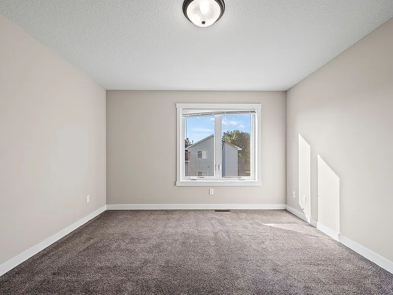 527 Meadow Ln — Photo 18