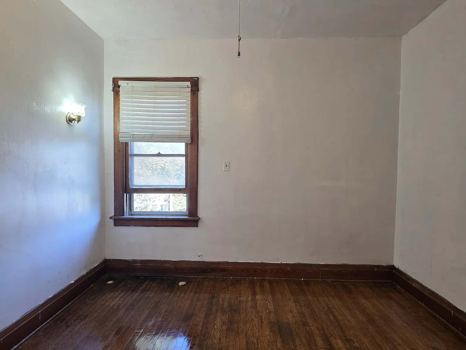 3 bed, 1000 sqft, $1,100 — Photo 2
