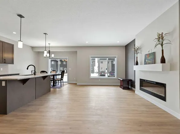 388 W Homestead Grv NE, Calgary, AB T3J 5W4