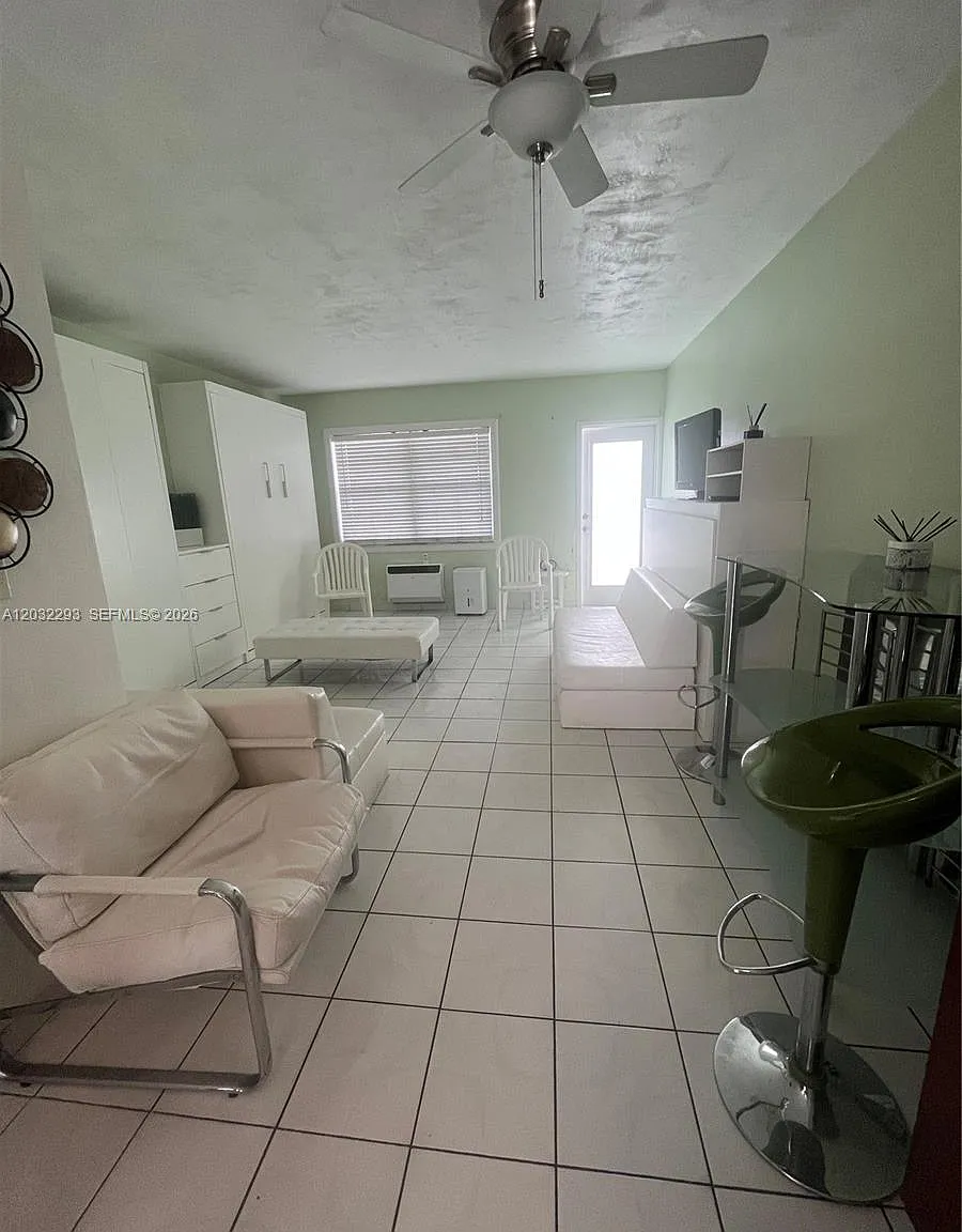 Meridian Manor Condo — Photo 2