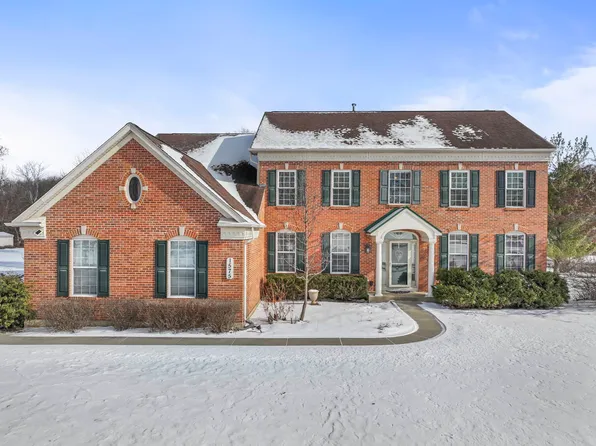 1575 Old Forge Rd, Bartlett, IL 60103