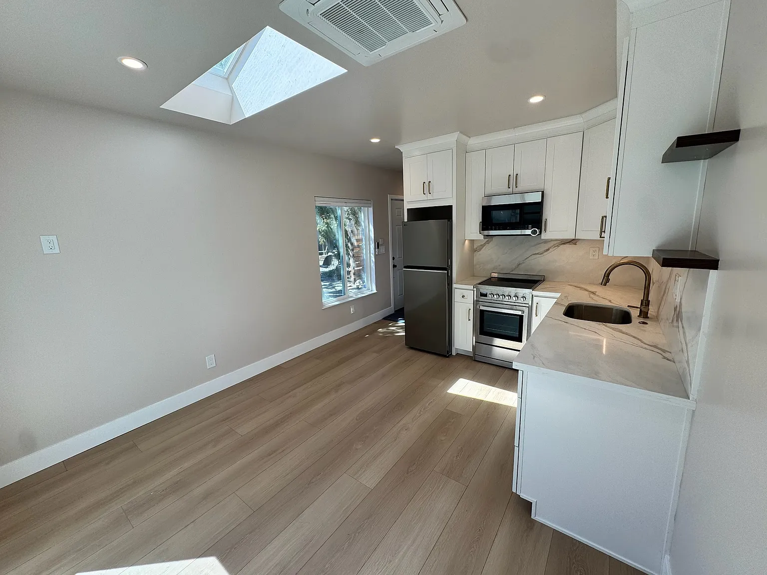 1 bed, 450 sqft, $2,150 — Photo 4