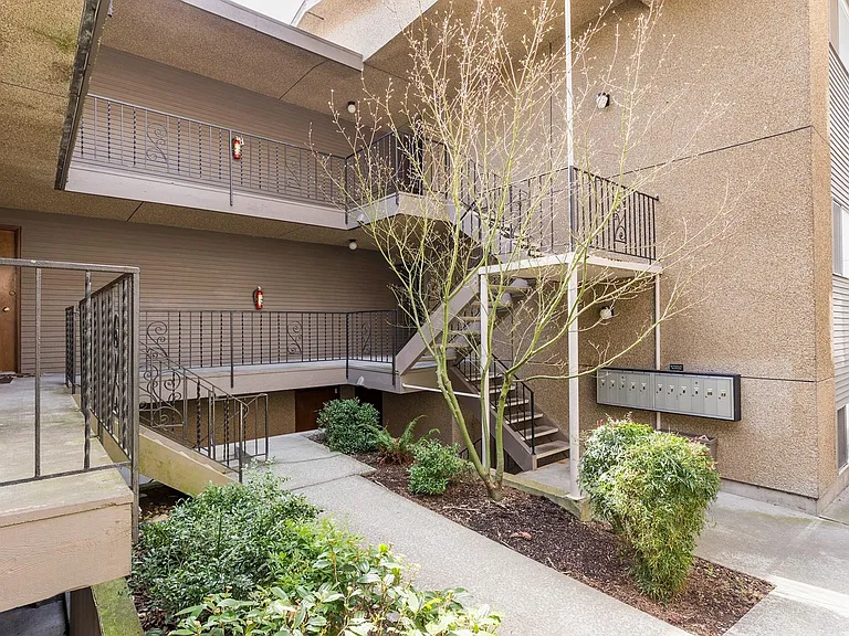 Phinney 12 Apartments — Photo 1