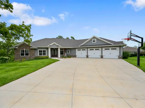 2611 Diamondwood Dr, Cedar Rapids, IA 52403