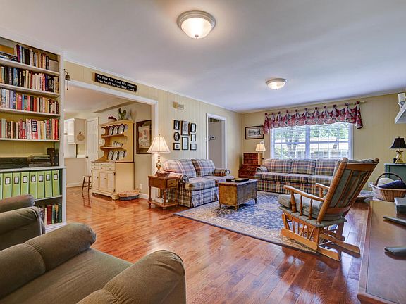 4th image of 604 Villa Crest Dr