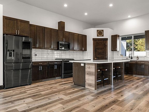 5th image of 3519 E Chattaroy Rd