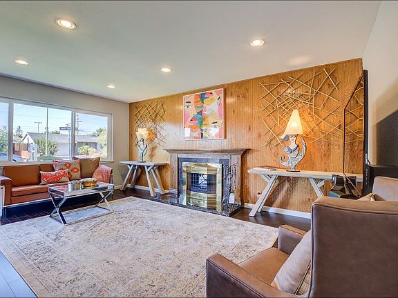 4th image of 1536 Santa Monica Ave