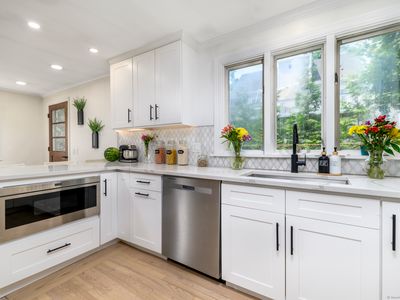 207 Hillcrest Road, Bridgeport, CT, 06606