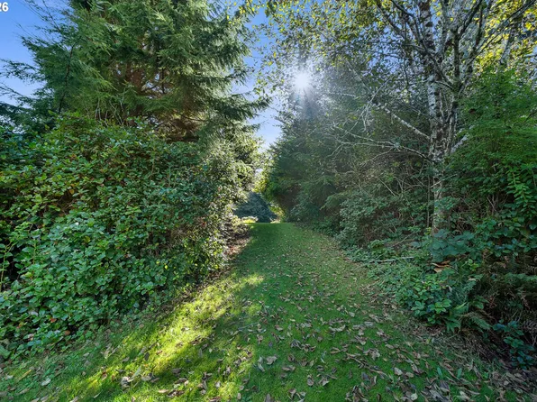 233 Rock Creek Dr, Rockaway Beach, OR 97136