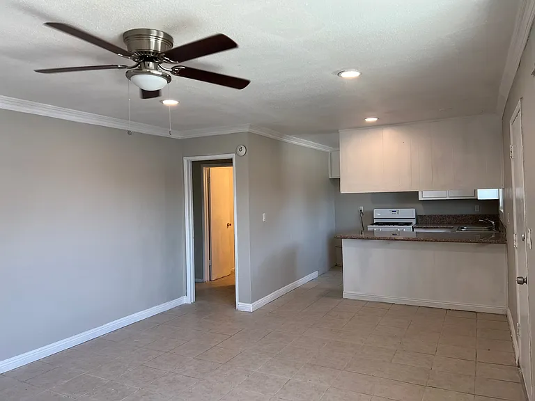 407 Devener St — Photo 2