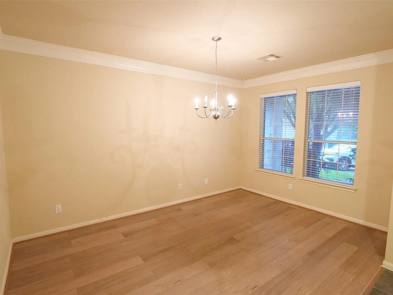 4 bed, 2.5 bath, 2417 sqft, $2,275 — Photo 3
