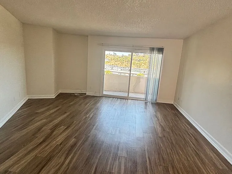 University Terrace Apartments — Photo 30