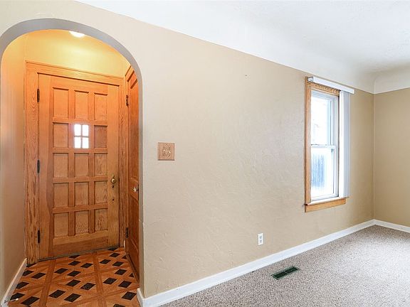Entry w/ Coat Closet