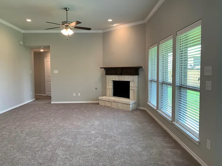 1925 Green Terrace Dr — Photo 12