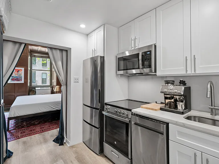 151 E 62nd St #2A — Photo 5