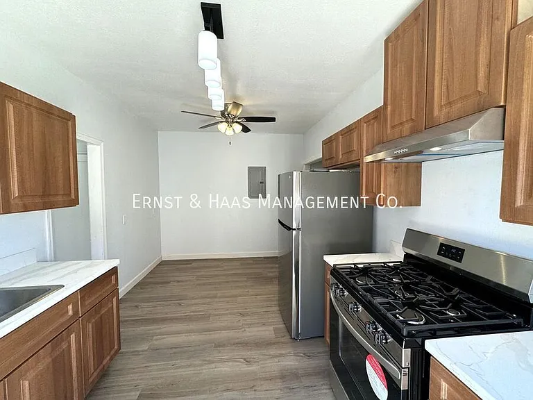 1405 1/2 Olive Ave — Photo 6