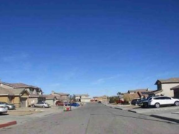 Exterior Neighborhood (street photo)