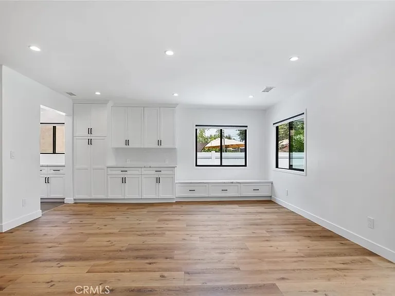 6942 Wystone Ave — Photo 8