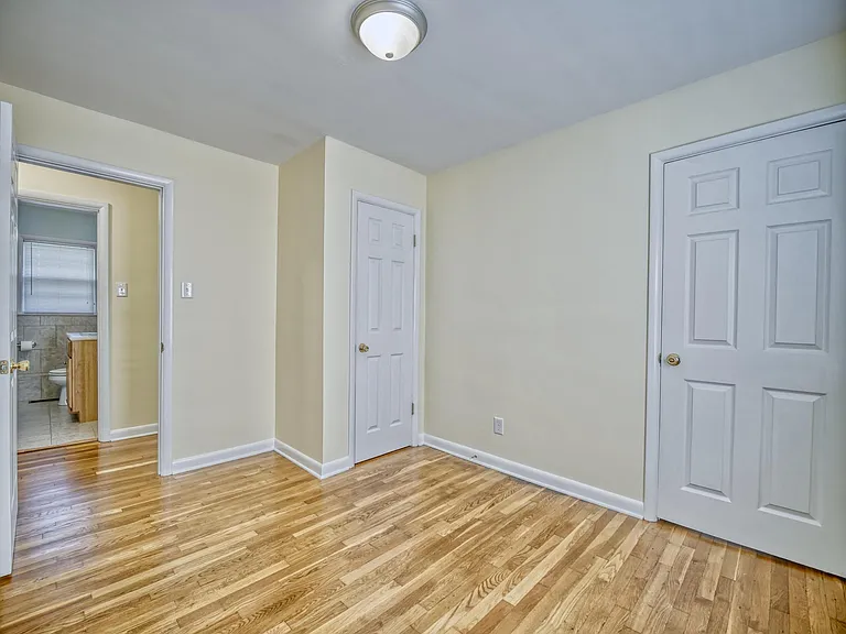 160 E Lowry Ln — Photo 20