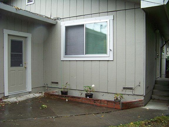 3rd image of 208 Bassett St