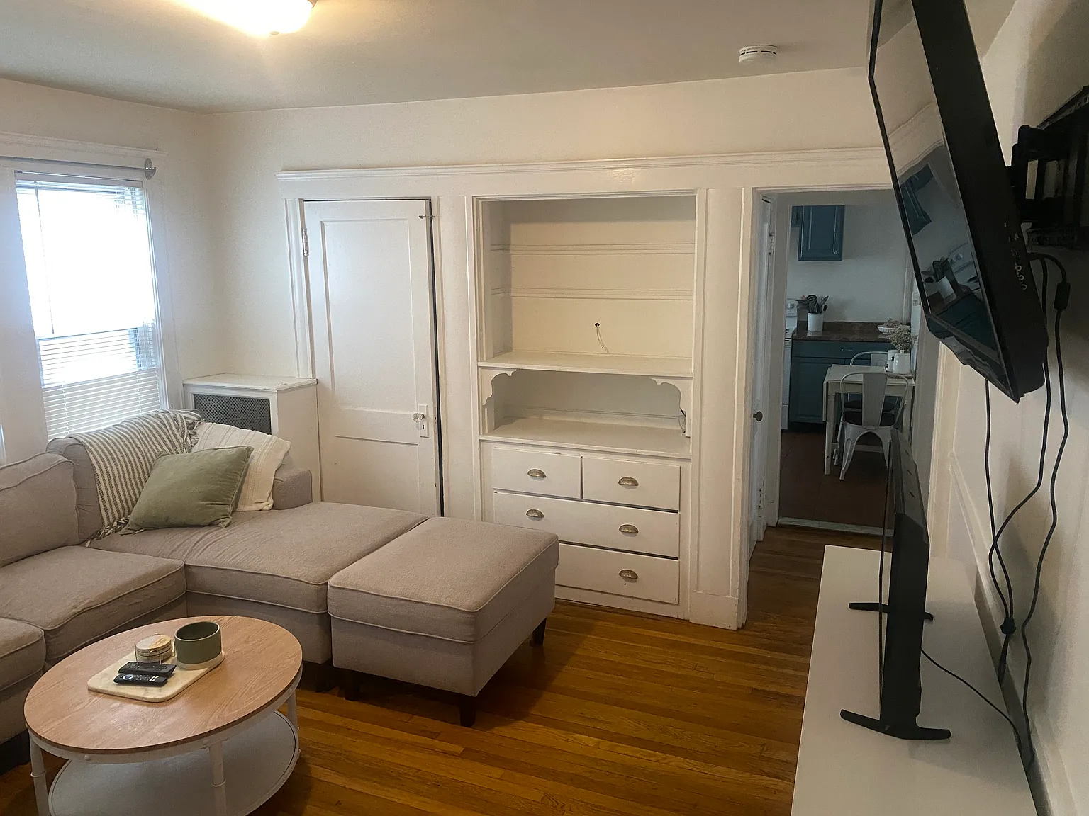 4 bed, 2500 sqft, $3,600 — Photo 3
