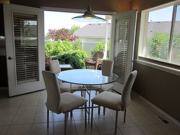 4th image of 546 N Silkwood Dr