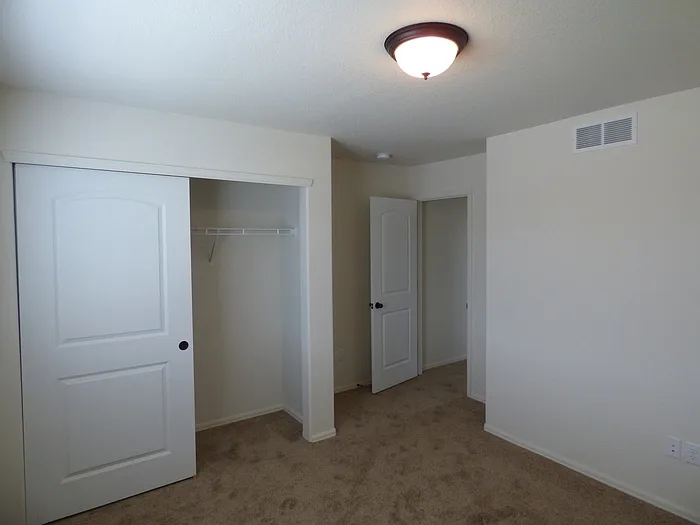 753 Lakebrook Ct — Photo 8