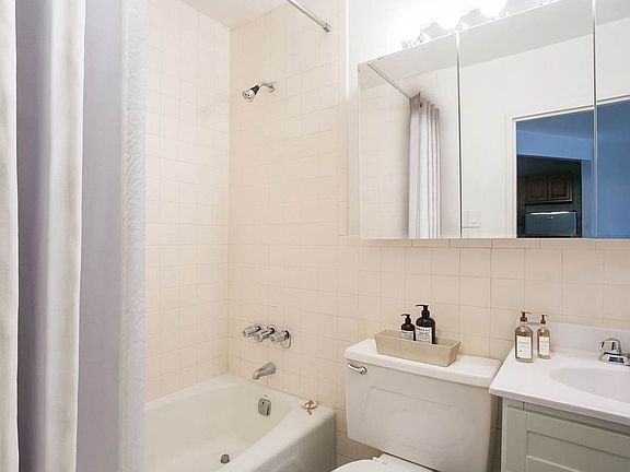 3rd image of 309 W 30th St APT 7C