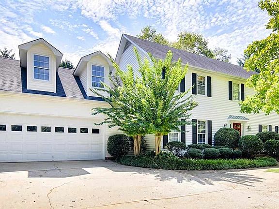 3rd image of 1404 Plantation Dr