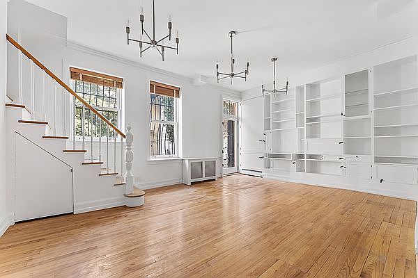1st image of 305 W 20th St APT 3