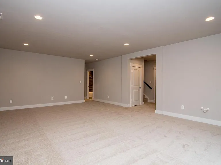 6928 Regent Ln — Photo 66
