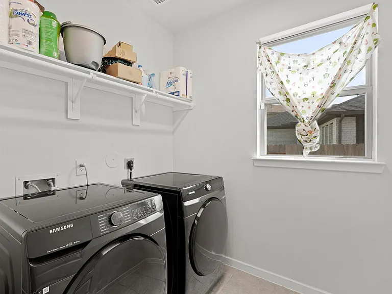 7843 Wyndham Harbor Ct — Photo 6