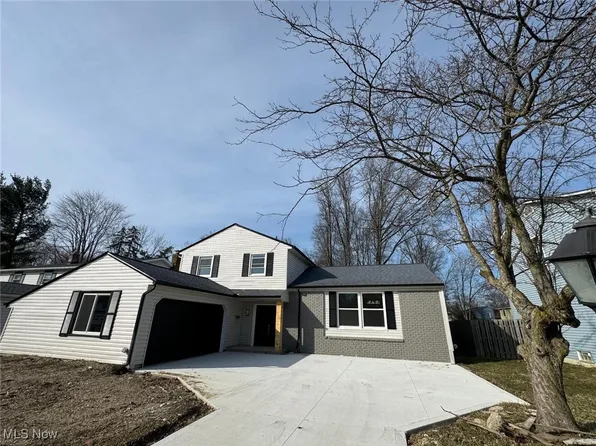25880 Byron Dr, North Olmsted, OH 44070