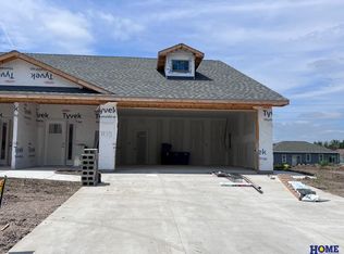 1135 N 12th St, Seward, NE 68434