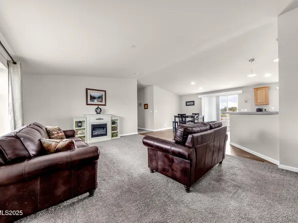 33 Cliff Banks Ct, Lovelock, NV 89419