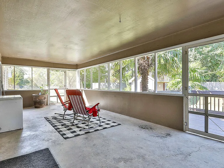 110 Hampton Woods Dr — Photo 21