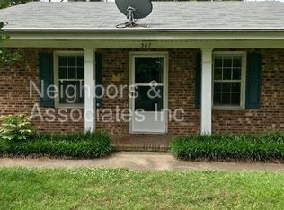 307 W Hill St, Benson, NC 27504