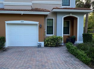 202 E Chrystie Cir, Delray Beach, FL 33484