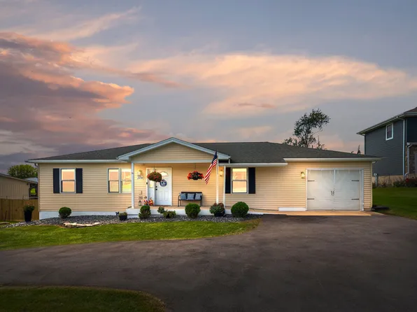10736 Forestdale St, Saint John, IN 46373
