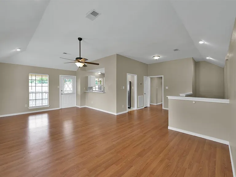 1141 Lovett St — Photo 7