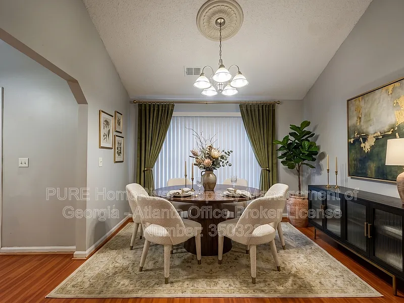 3 bed, 2.5 bath, 2908 sqft, $1,945 — Photo 3