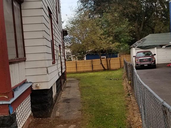 3rd image of 1807 Midland Ave