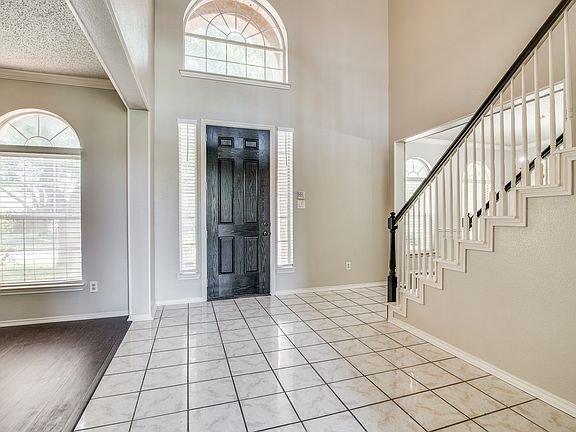 2nd image of 1520 Eaglepoint Dr