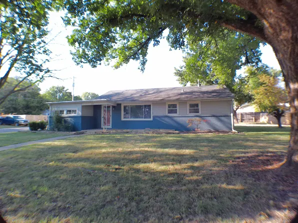 1902 E 15th Ave, Winfield, KS 67156