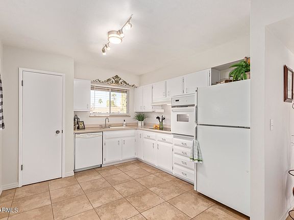 4th image of 11020 W Cumberland Dr