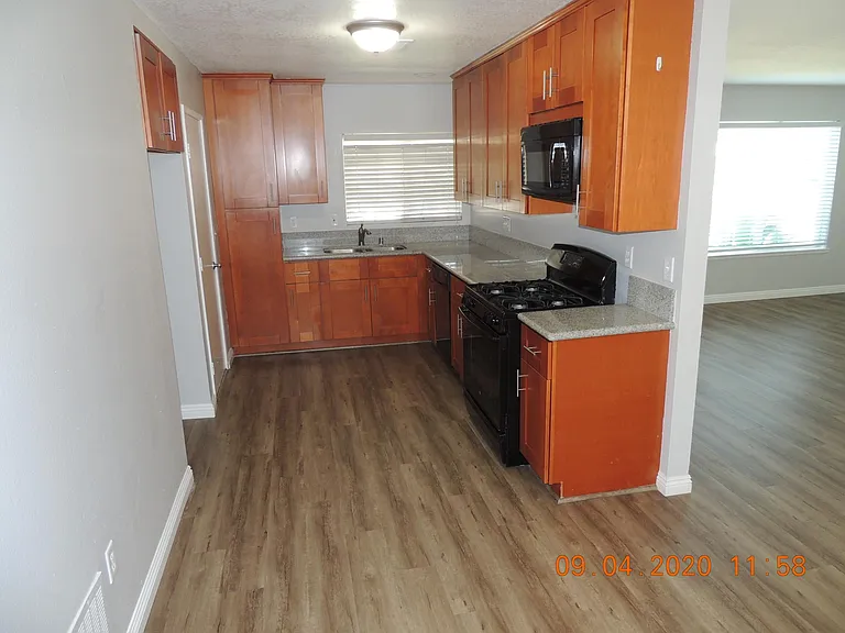 2053 S Plum Ave — Photo 6