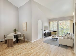 7616 Grand Central Pkwy #4, Forest Hills, NY 11375