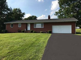 5325 Airwood Dr, Zanesville, OH 43701