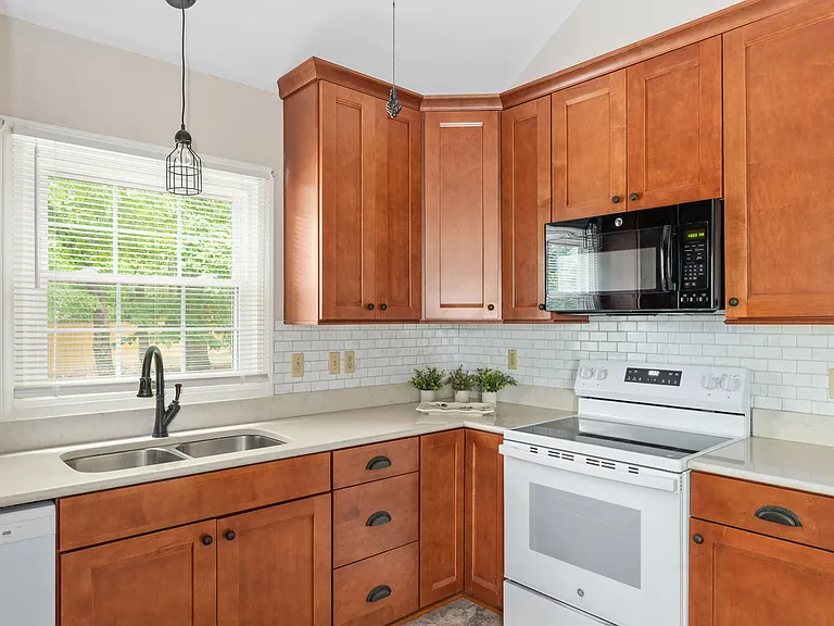 12015 Bexley Ct — Photo 13