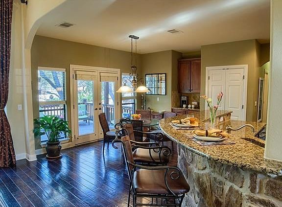 A truly uncompromising gourmet kitchen includes a handy breakfast nook with easy access to the lower
